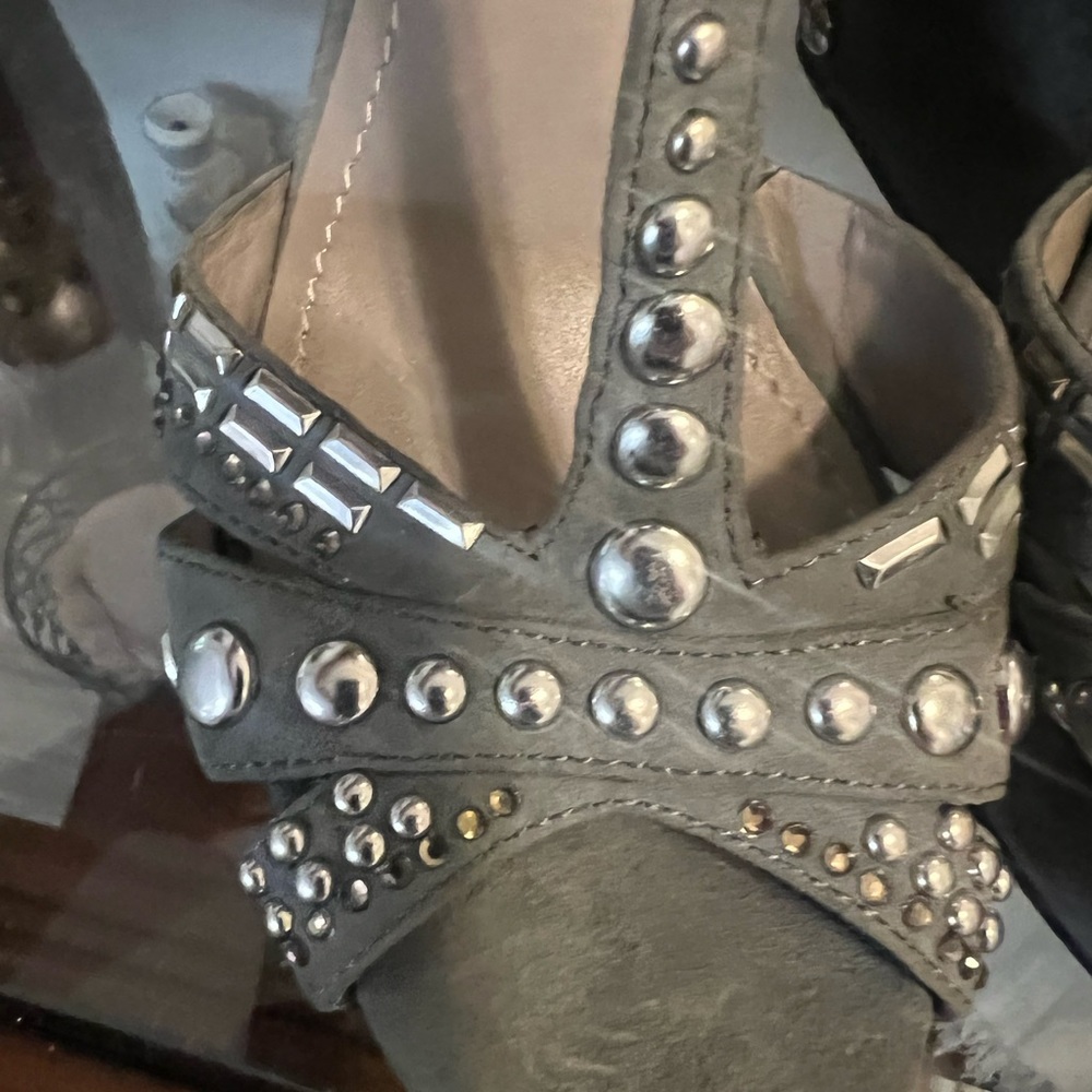 BRAND NEW SUEDE WEDGES WITH SILVER STUDS - Picture 9 of 9